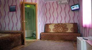 Гостиница Гостевой Дом на Ростовской 9 Ейск Двухместный номер с 1 кроватью и собственной ванной комнатой-7